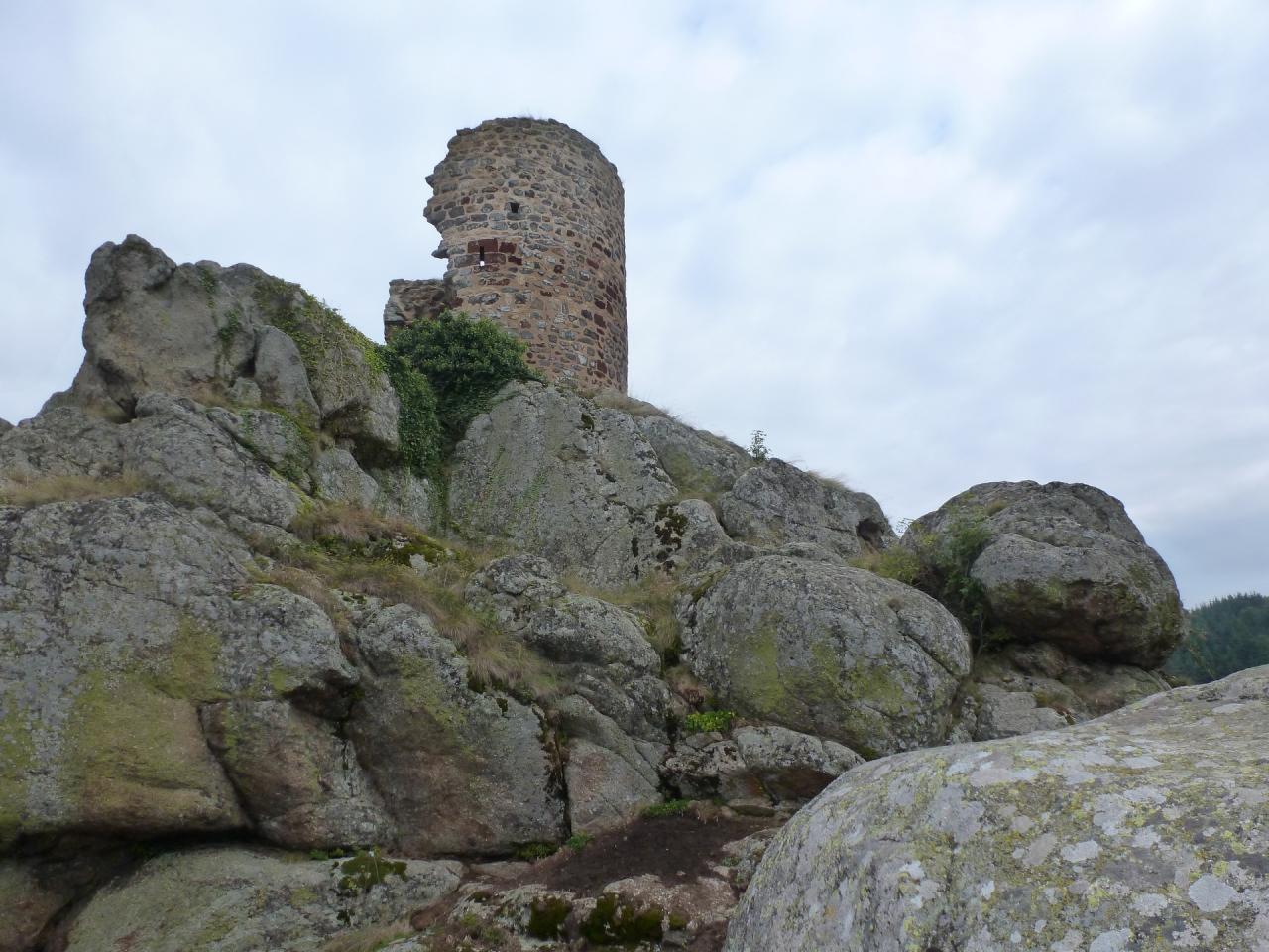 Rochegude : Vestige du château ©JPB